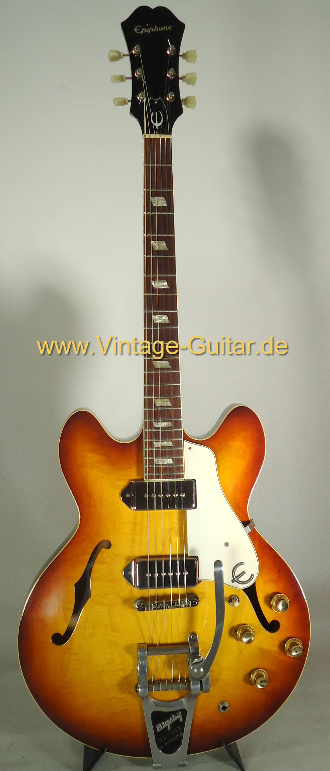 Epiphone Casino Bigsby 1966 a.jpg